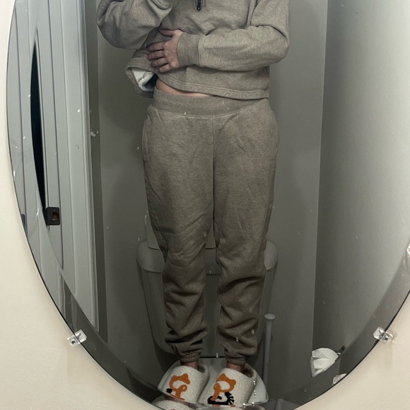 Girlfriend Collective 50/50 Sweatshirt and Pants Set - Picture 7 of 7